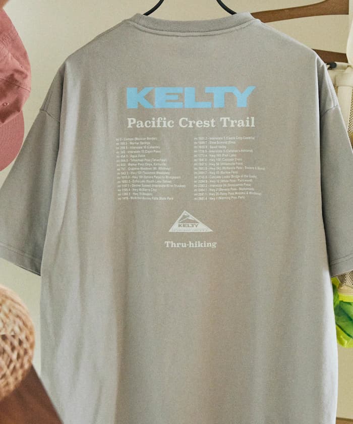 KELTY×FREAK'S STORE/ケルティ 別注 寬版 ツアーロゴ バック印花 クルーネックT恤 【限定展開】