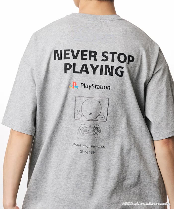 寬版標誌後背印花圓領T恤/PlayStation NEVER STOP【限定展開】