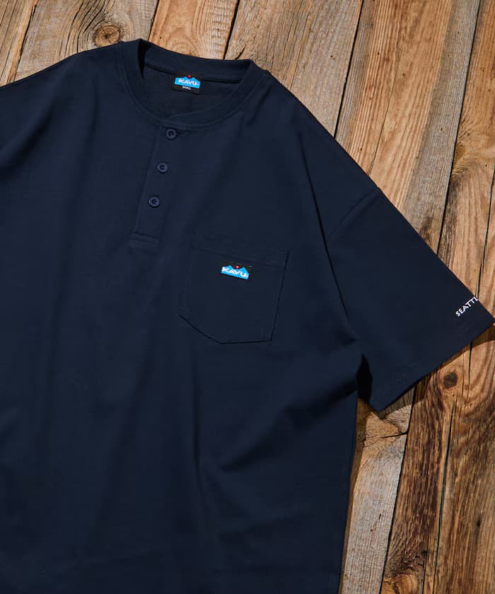 KAVU×FREAK'S STORE別注 STORATECH 刺繡小標誌亨利領T恤 【限定展開】