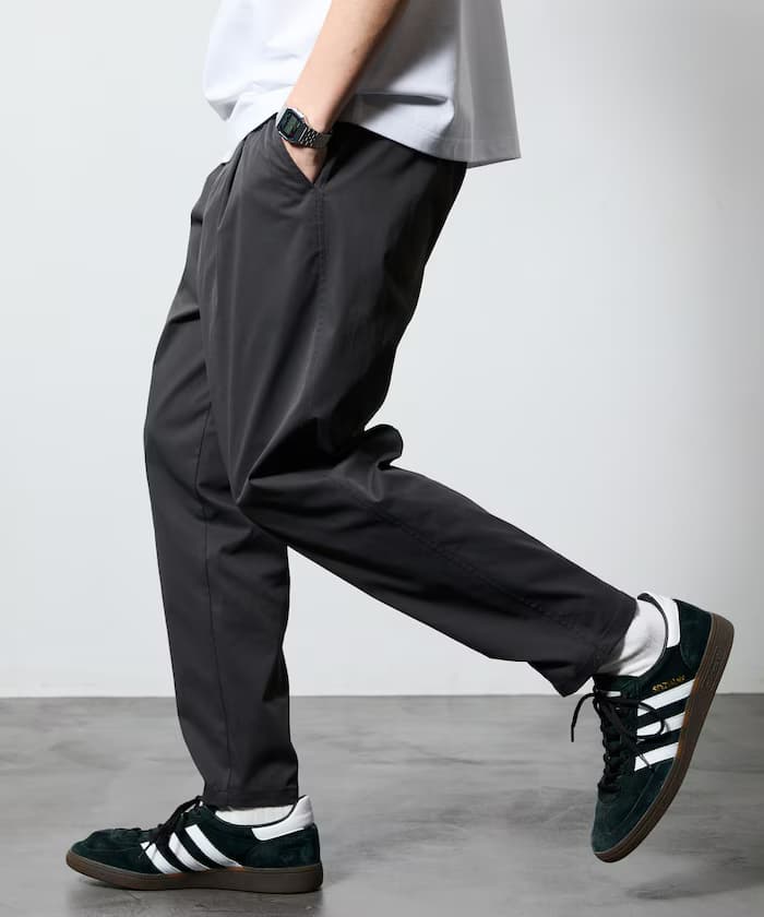 チャコールグレー