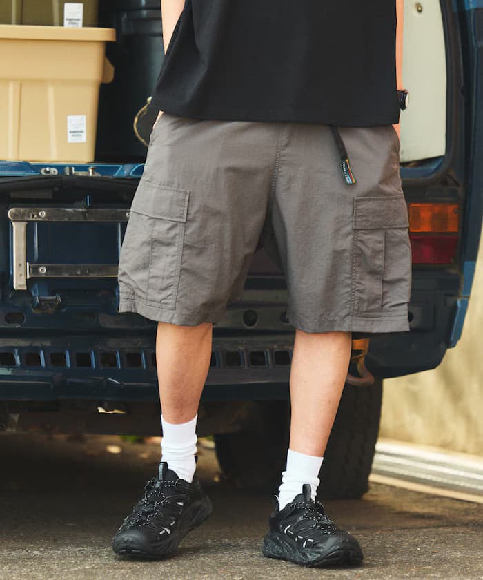 チャコールグレー