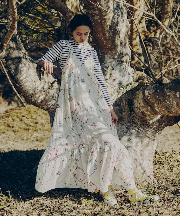 花卉刺繍吊帶洋裝