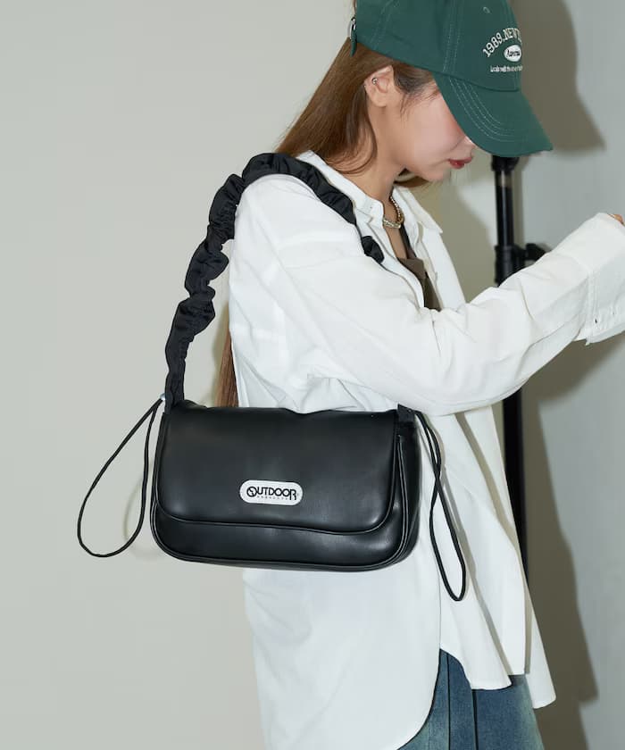 別注皺褶提把中綿仿皮革包包限定展開