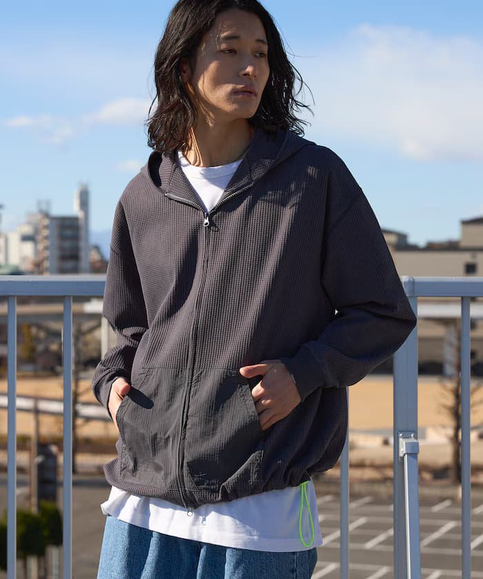 束繩科技發熱尼龍口袋拉鏈連帽衫