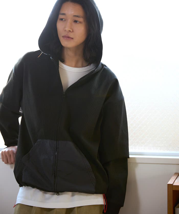 束繩科技發熱尼龍口袋拉鏈連帽衫